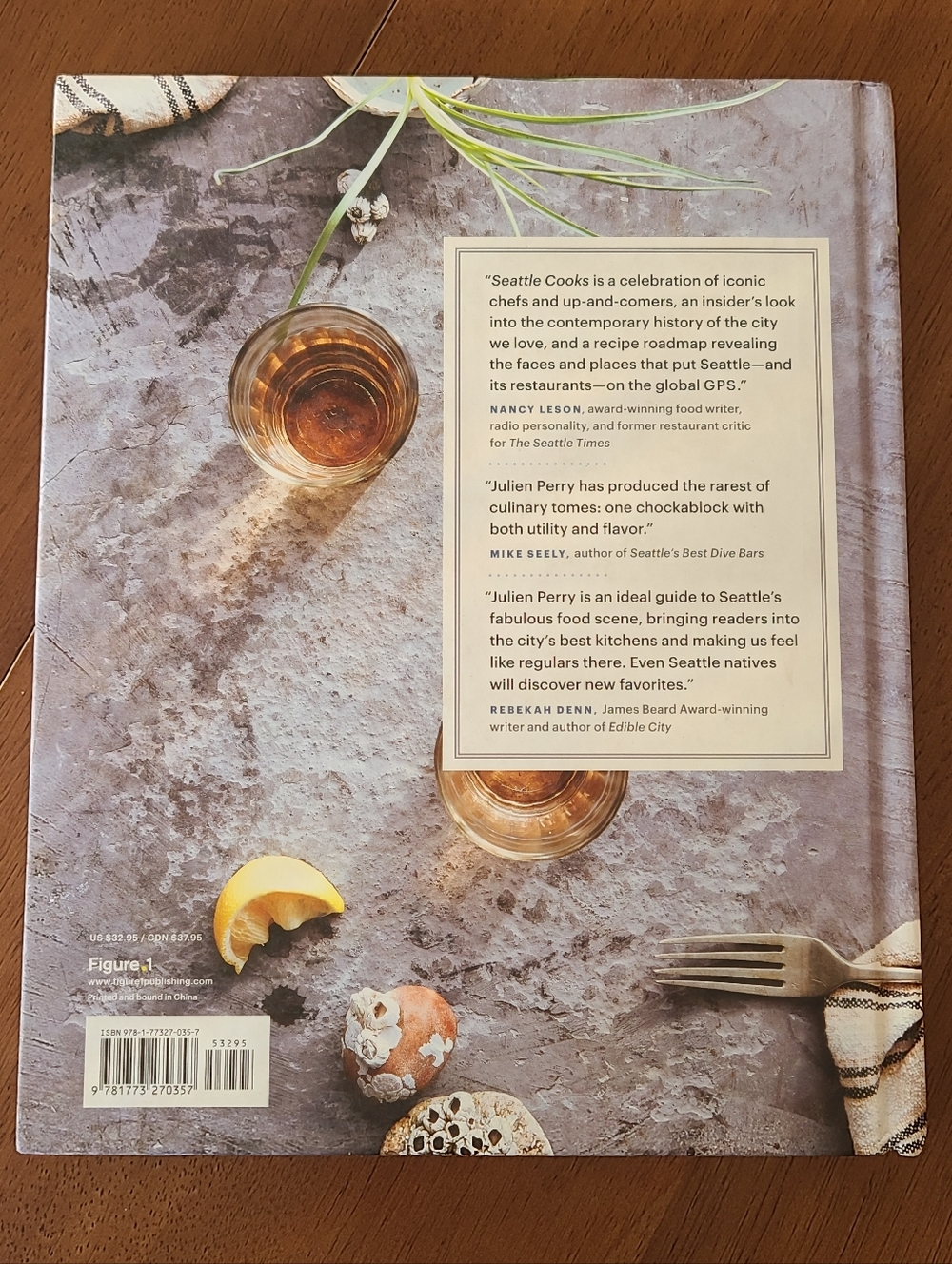 Seattle Cooks Cookbook - 80 Signature Dishes from 40 Seattle's Best Restaurants - Picture 2 of 16